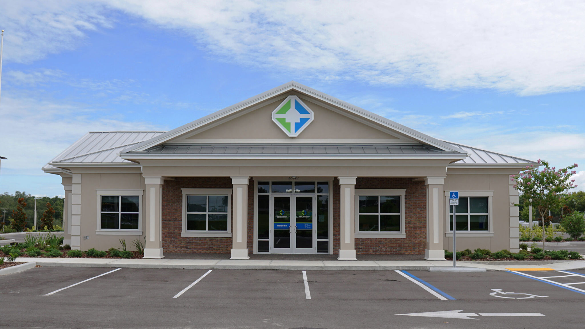 Exterior photo of the SACFCU Dade City office